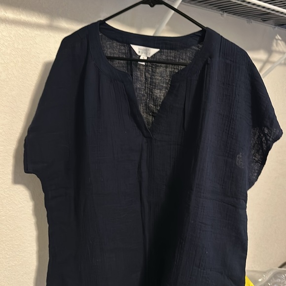 Navy blue linen top. - Picture 3 of 3